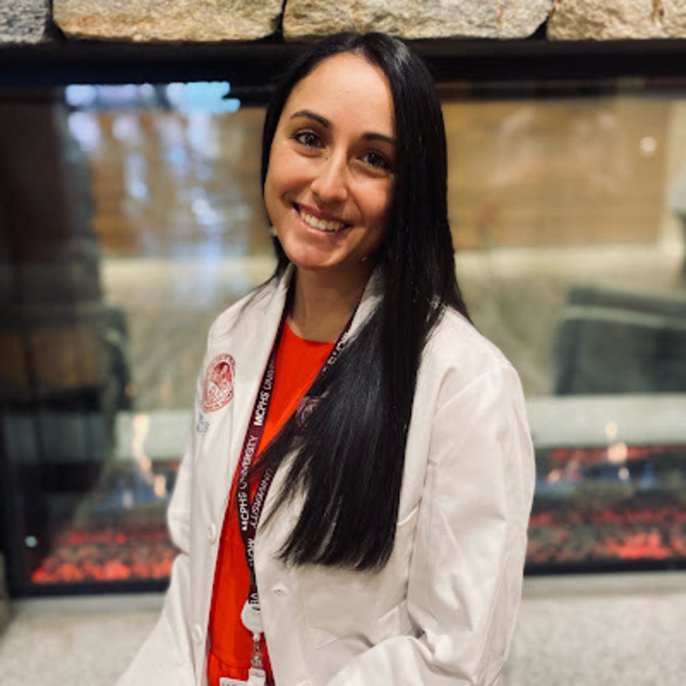 Meet your Posher, Larissa